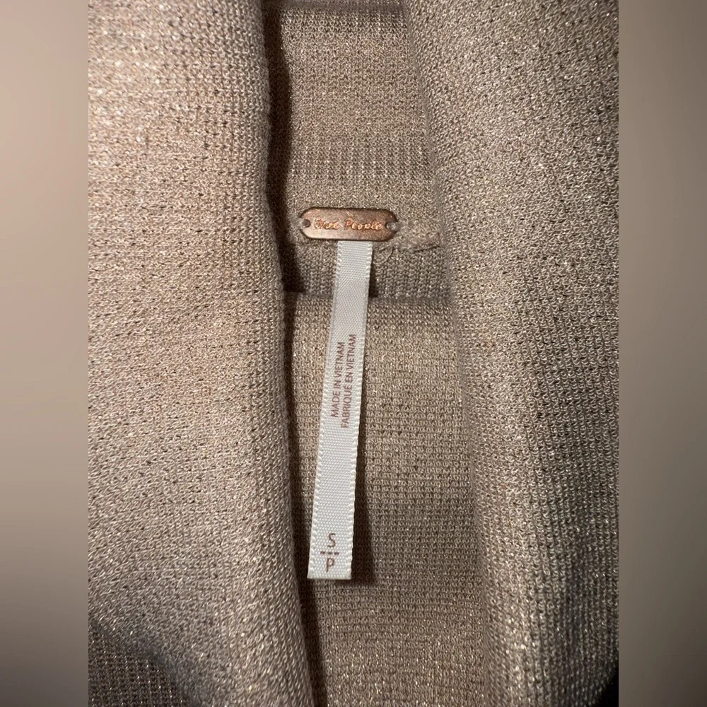 FREE PEOPLE ECRU/ BEIGE LONG SLEEVE GLAM METALLIC TURTLENECK SWEATER TOP  SZ S